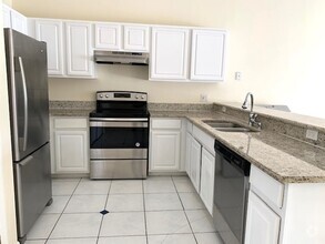 Building Photo - Location, Location, Location! Spacious Tow...