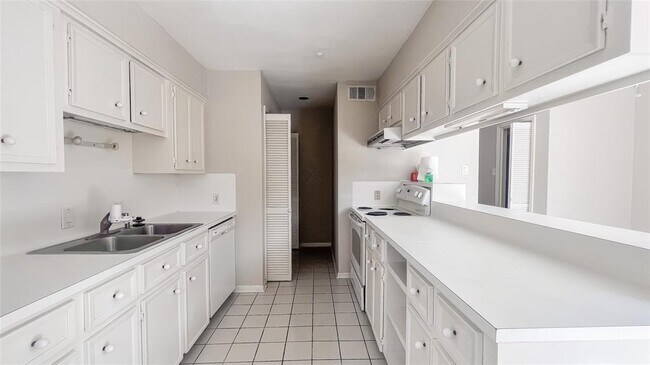 Building Photo - 13 River Creek Way