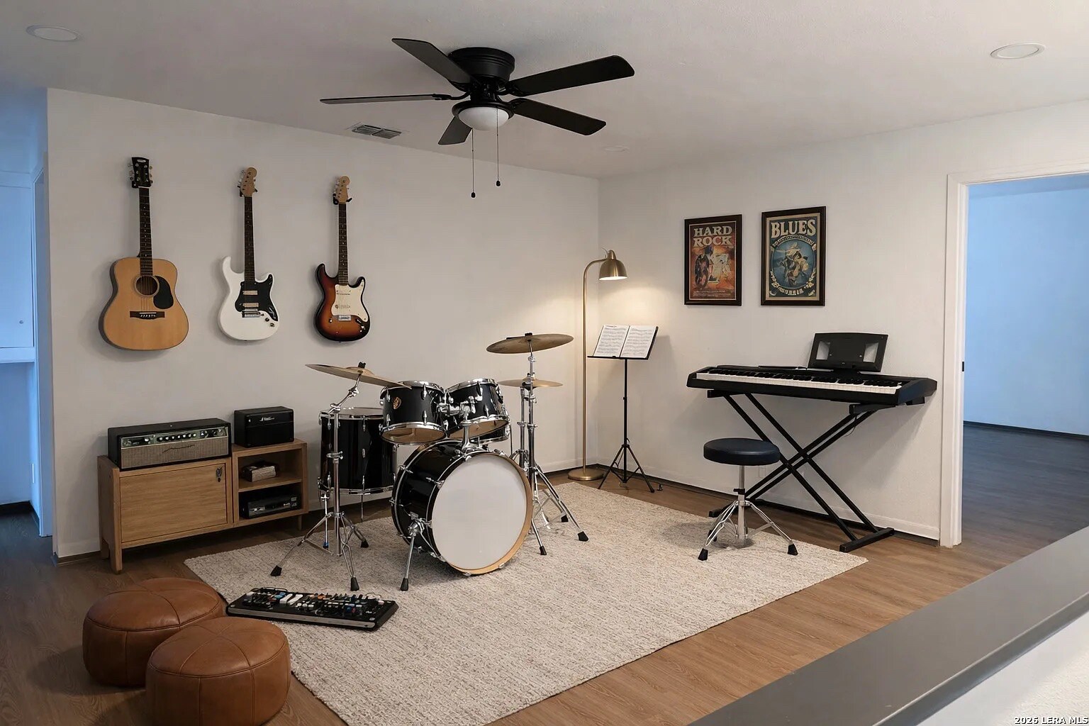 Building Photo - Room in House on Jenkins Dr