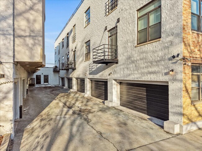 Building Photo - 2221 N Lister Ave