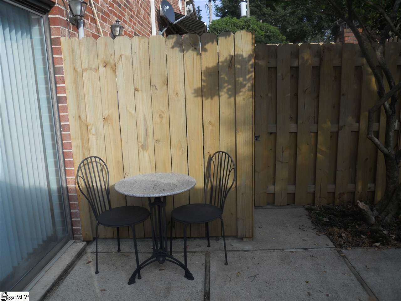 Building Photo - 2530 E North St