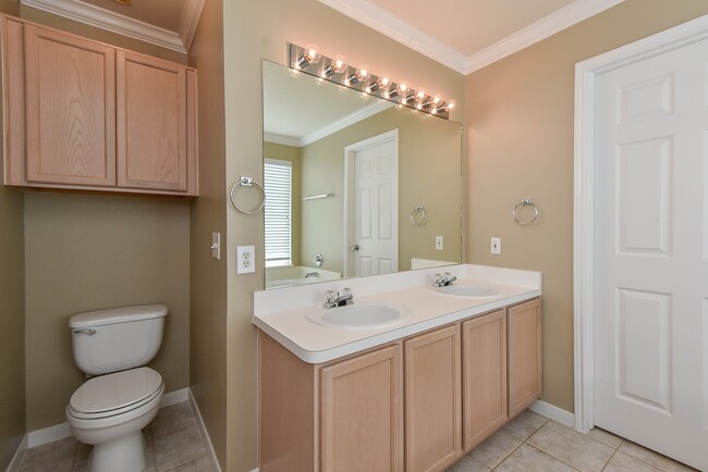 Building Photo - 11911 Brantley Haven Dr