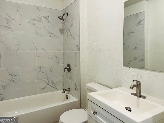 Building Photo - 410 Alford St