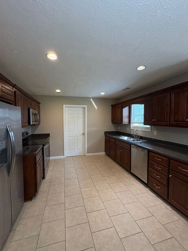 Building Photo - Cute 3 Bedroom Brick Home in Manchester!