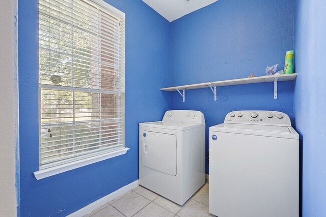 Building Photo - 29650 Legends Green Dr