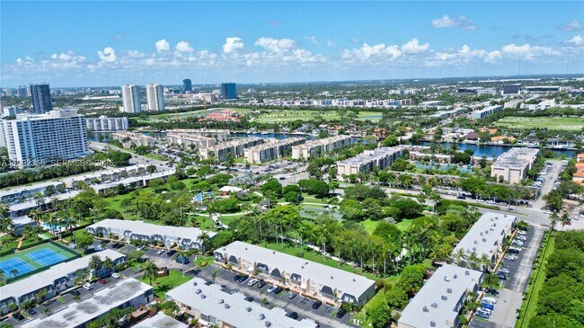 Building Photo - 933 NE 24th Ave