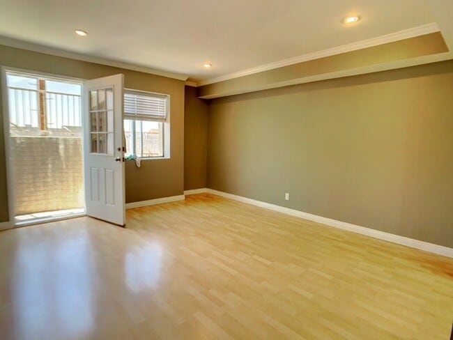 Building Photo - A Beautiful updated trilevel townhome in W Figueroa is now available for rent.