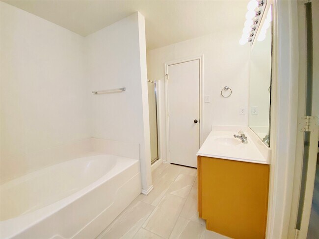 Building Photo - 5747 Wandering Creek Dr