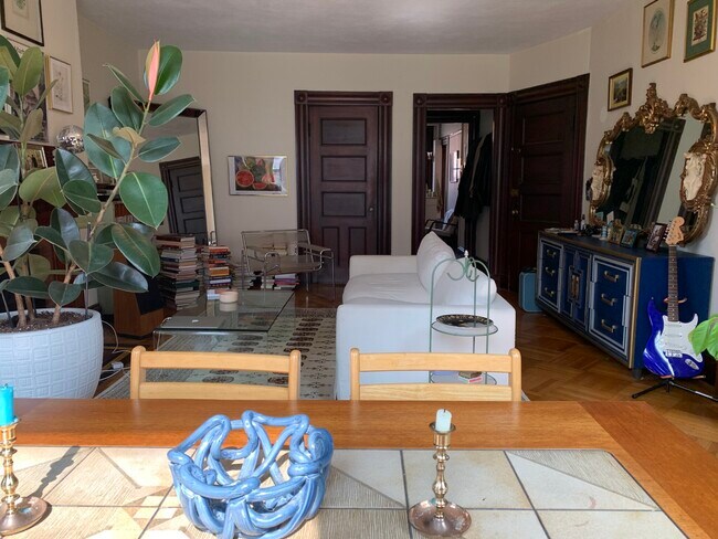 Building Photo - 273 Newbury St