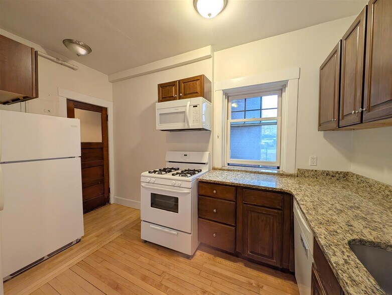 Building Photo - 10 Humboldt St