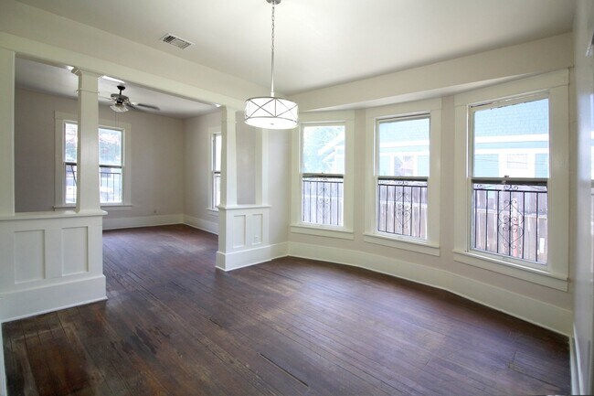 Building Photo - Historically charming home ready for move in!