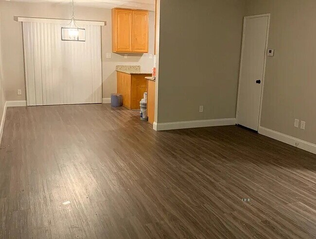Building Photo - "Spacious 2-Bed, 2-Bath Gem in Northridge – Your Perfect 1074 Sq Ft Retreat!"