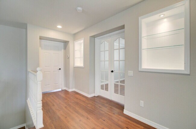 Building Photo - 2143 W Marconi Ave