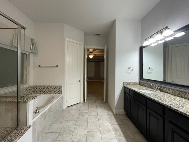 Building Photo - 2403 Cabrillo Ln