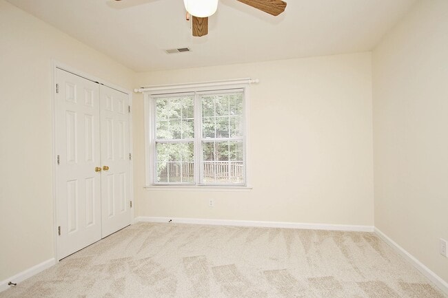 Building Photo - Pet-Friendly Raintree Home With Fenced Yard