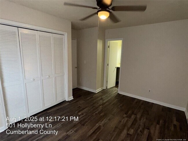 Building Photo - 501 Hollyberry Ln