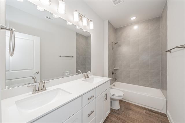 Building Photo - 9613 Thorncrown Ln