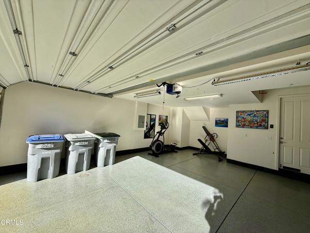 Building Photo - 3214 N Ventura Rd
