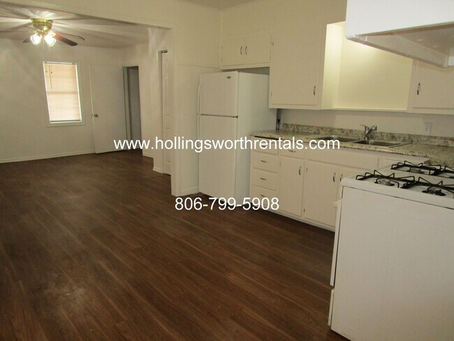 Building Photo - 3 Bedroom, 2 Baths, 2 living rooms with extra large Laundry Room House