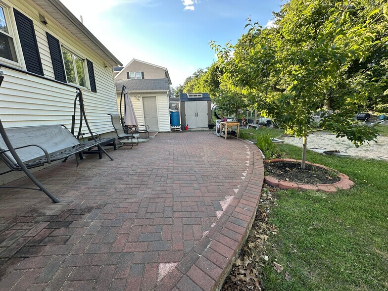 Building Photo - 85 Bouchard Ave