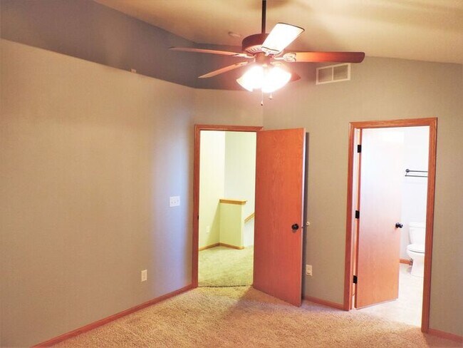 Building Photo - $1,650 | 3 Bedroom, 2.5 Bathroom TOWN HOME | NO PETS | Available for August 1st, 2026 Move In!