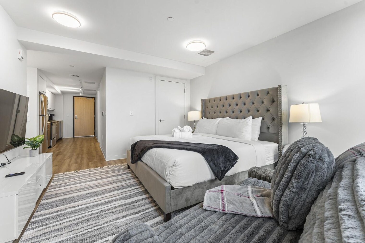 Building Photo - 284 Western Ave