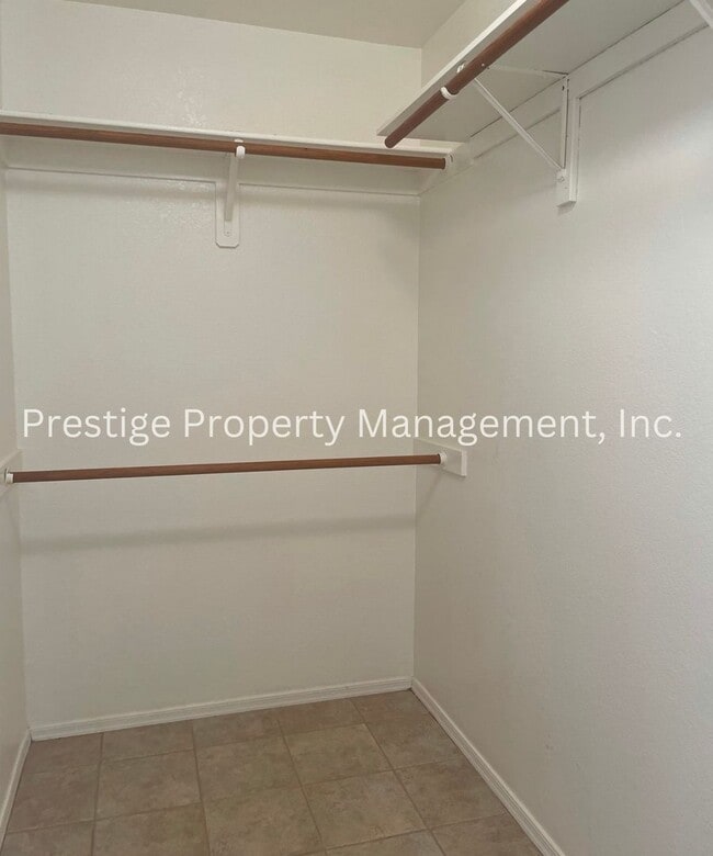 Building Photo - Charming All Tile 4/2 Rita Ranch Home