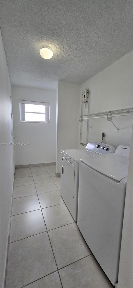 Building Photo - 9375 Fontainebleau Blvd