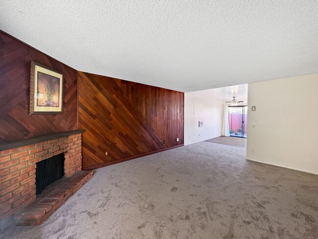 Building Photo - Beautiful 2B/1.5BA Condo in Mira Mesa!