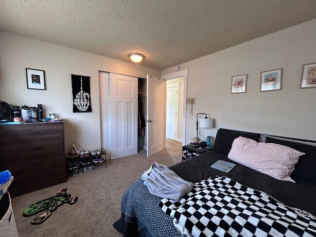 Building Photo - Large 4 Bedroom home with views of Bellingham Bay and Garage