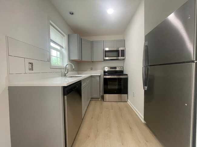 Building Photo - Newly Remodeled 3BR/1.5BA Duplex in Huntersville