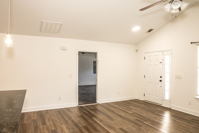 Building Photo - Three Bedroom Home in Hearthstone Lakes Co...