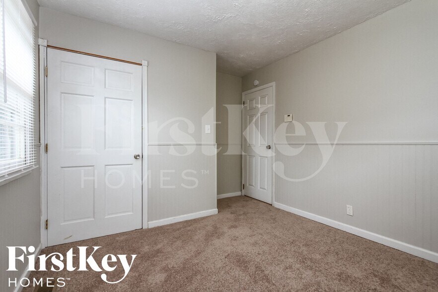 Building Photo - 1907 E Martin St