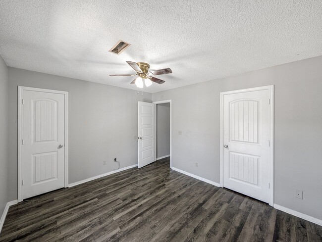 Building Photo - 2456 N Brophy Circle - Great Central Location