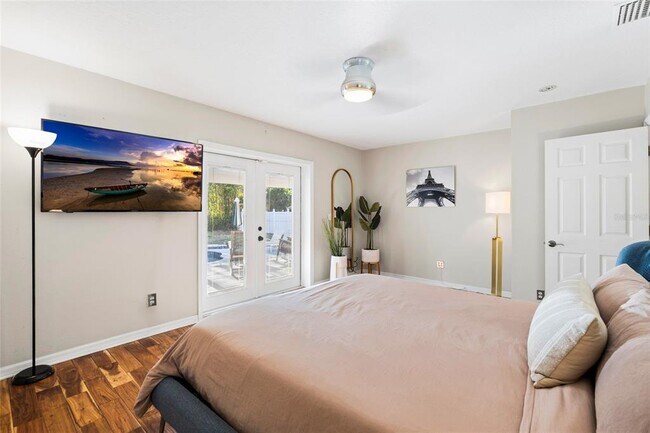 Building Photo - 304 N Matanzas Ave