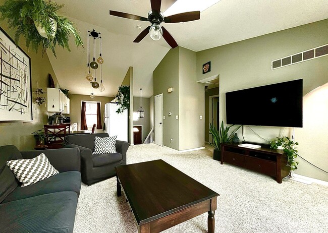 Building Photo - 2319 10th St