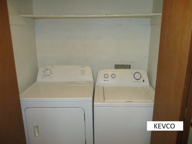 Building Photo - Second-Story Apartment Near Horsetooth!