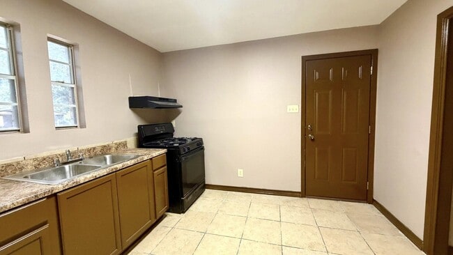 Building Photo - 1419 Reagan Dr