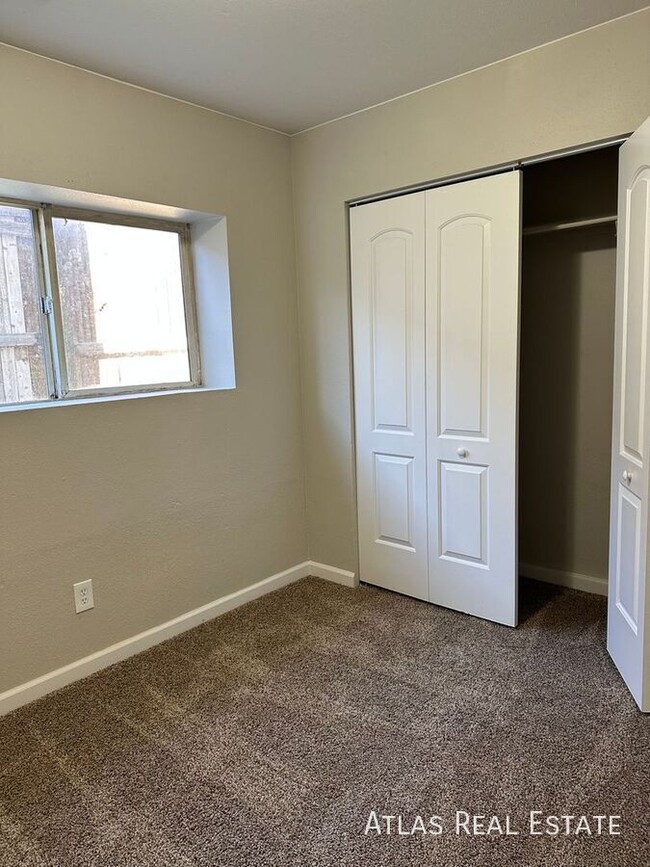 Building Photo - Charming Upper-Level Unit in North Denver ...