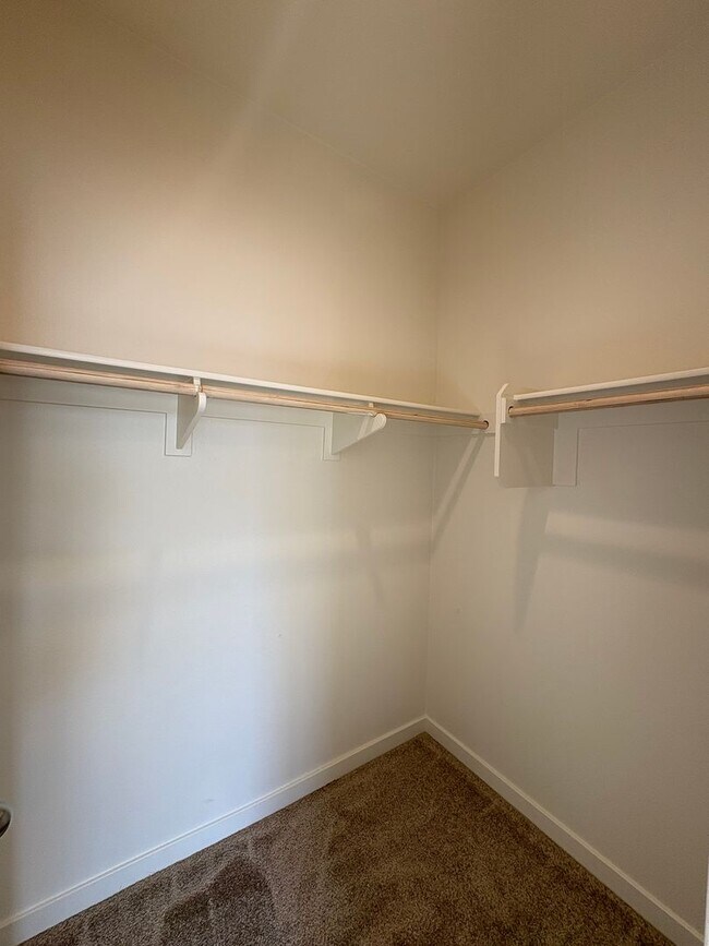 Building Photo - Spacious 3-Bedroom Townhome with Garage and Solar