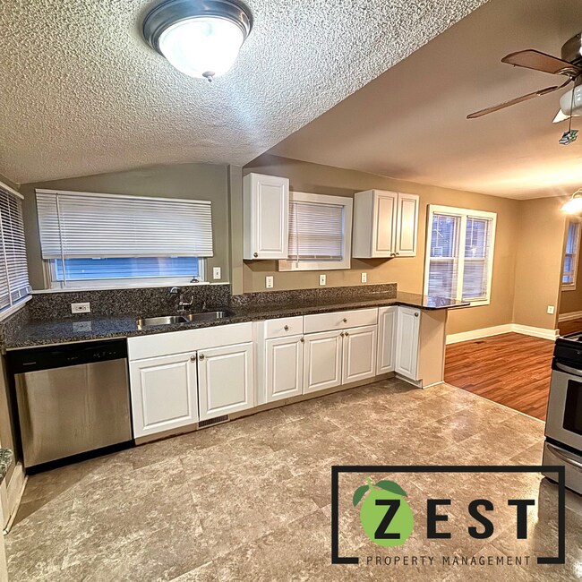 Building Photo - Updated 3 Bed Ranch in Madison Heights Ready for Move in!