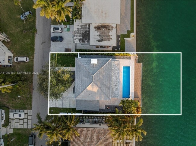 Building Photo - 1351 Bay Terrace