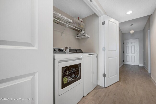 Building Photo - 1825 Riverside Dr