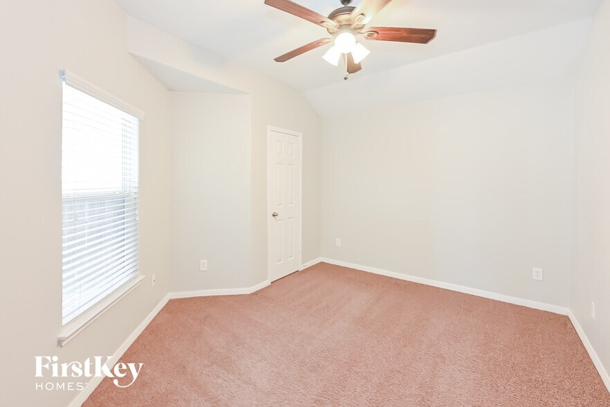 Building Photo - 10364 Stone Gate Dr