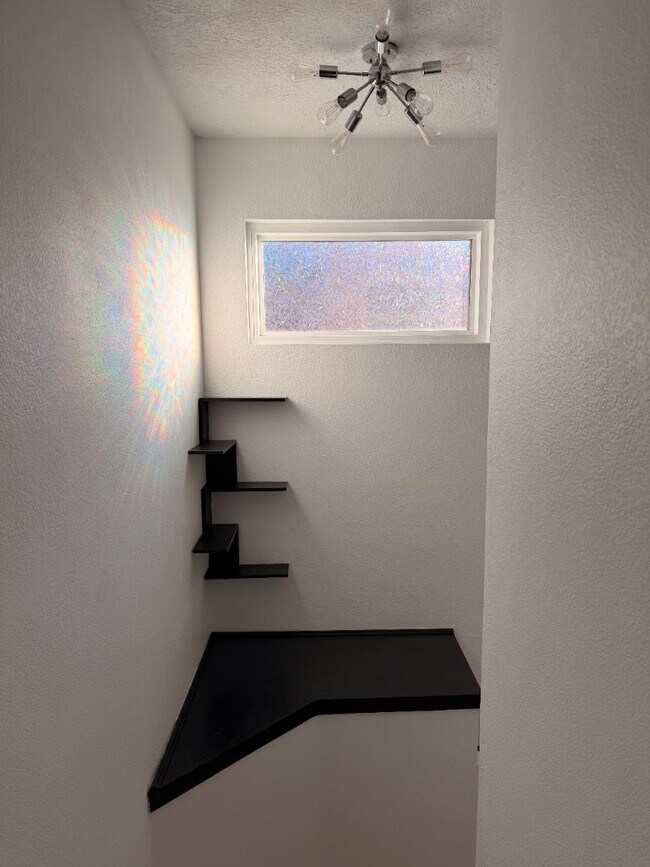 Building Photo - 8624 Alta Loma Ln NE