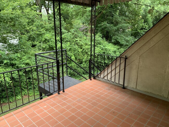 Building Photo - 811 Bromley Rd