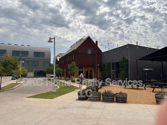 Building Photo - 1078 Hangar Dr