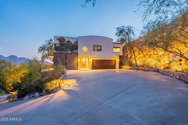 Building Photo - 7044 N Hillside Dr