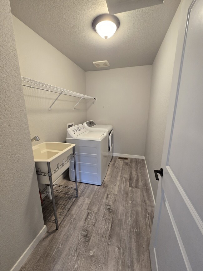 Building Photo - 5446 Mesa Top Dr