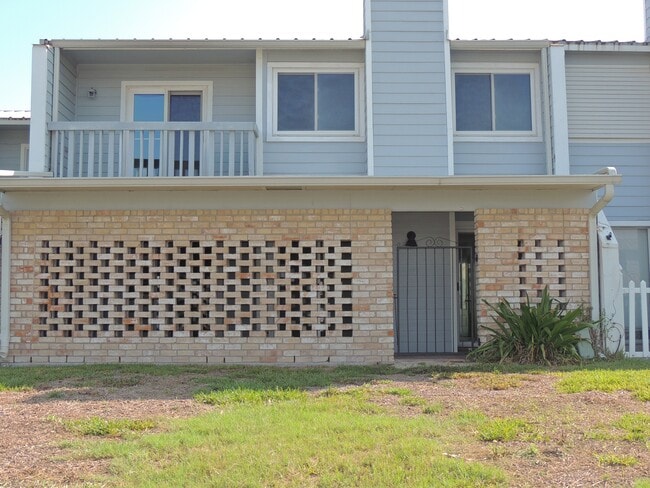 Building Photo - 1461 Moore Ave